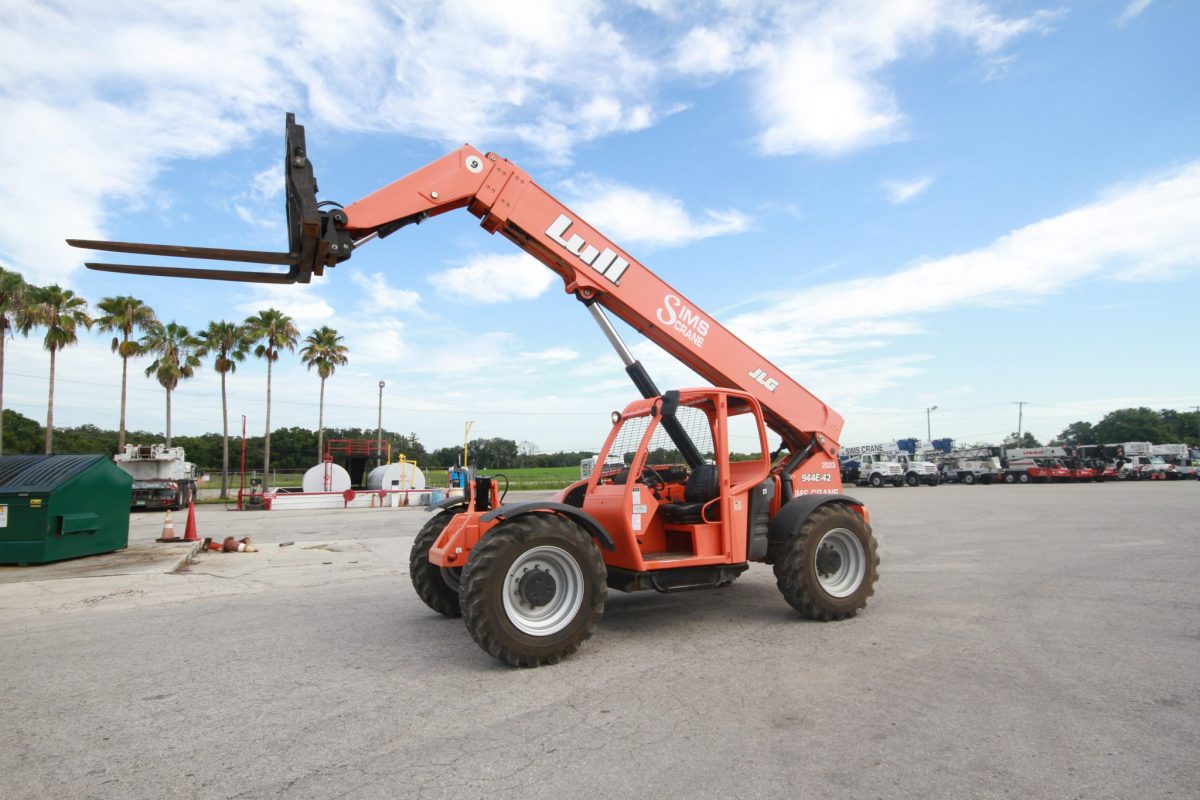 Lull 944E42 Sims Crane