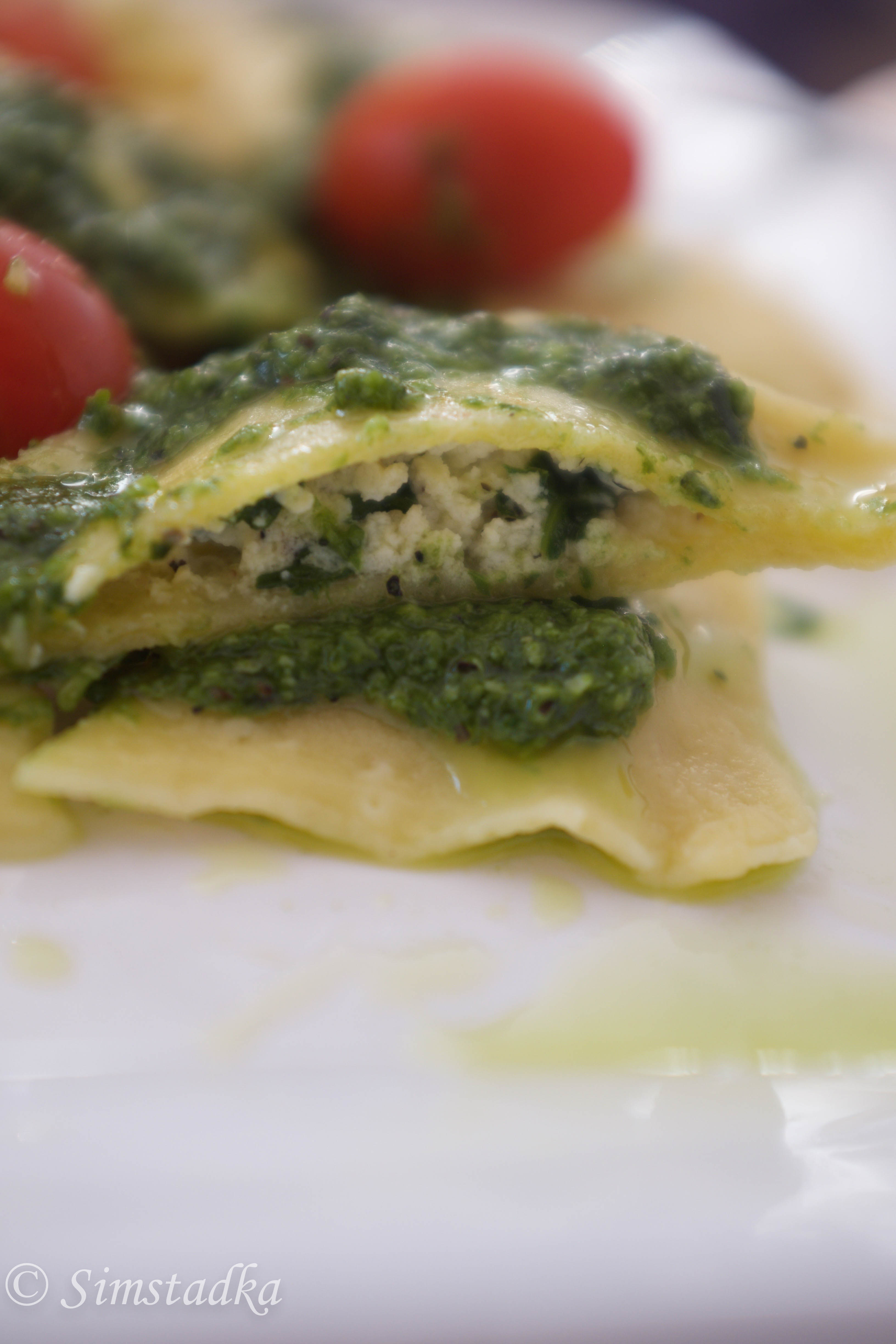 Spinach Ravioli With Pesto simstadka