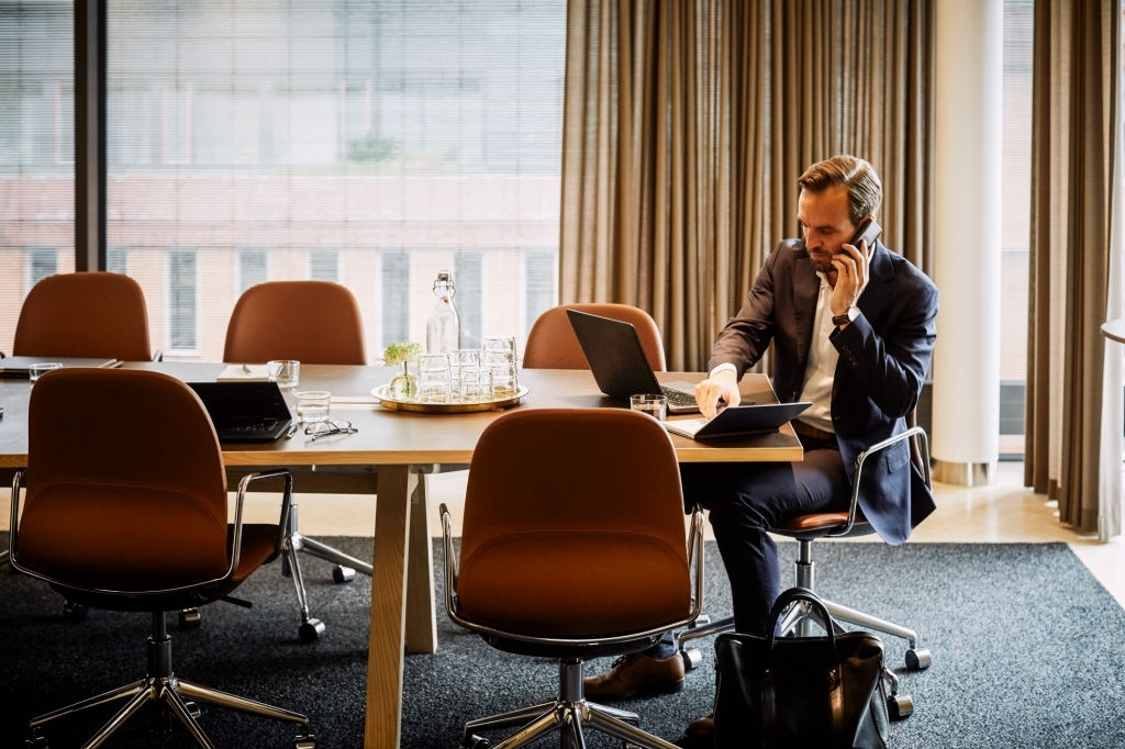 The 10 Best Laptops for Lawyers in 2021 SIM Tourist