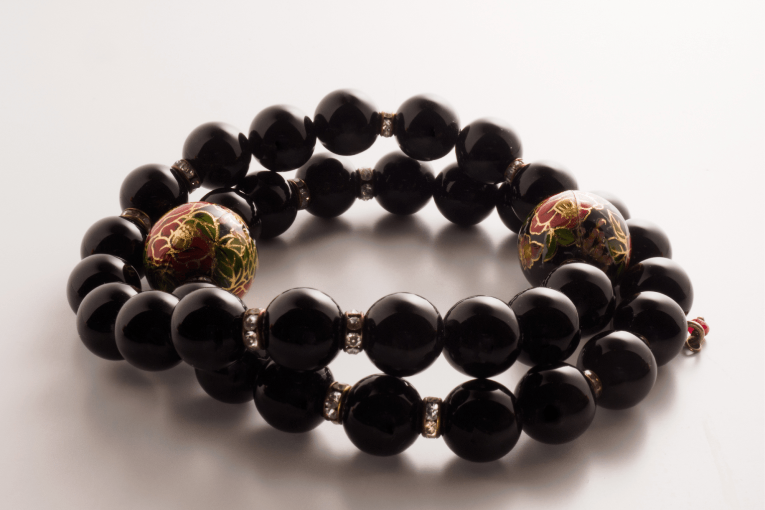 Black Bead Bracelet Spiritual Meaning & Traditions (Facts)