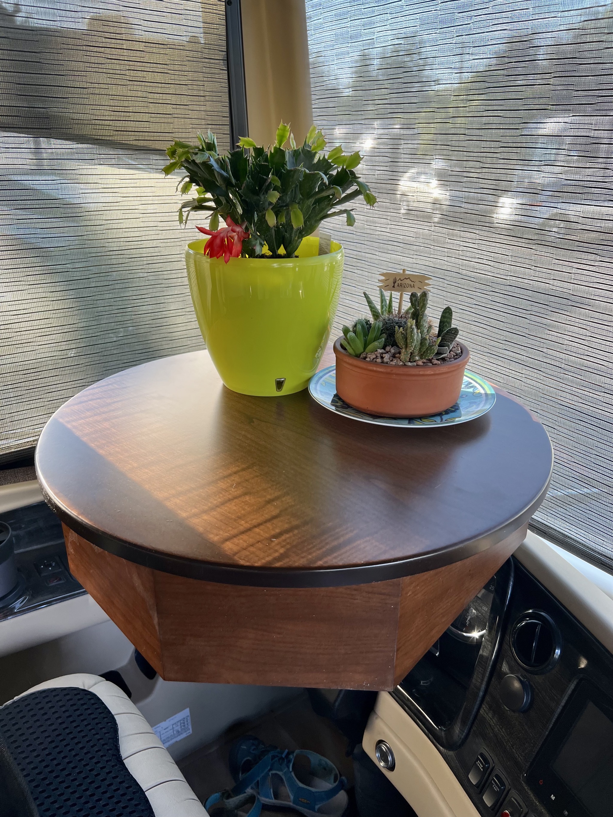 Steering wheel table Sinclair Trails