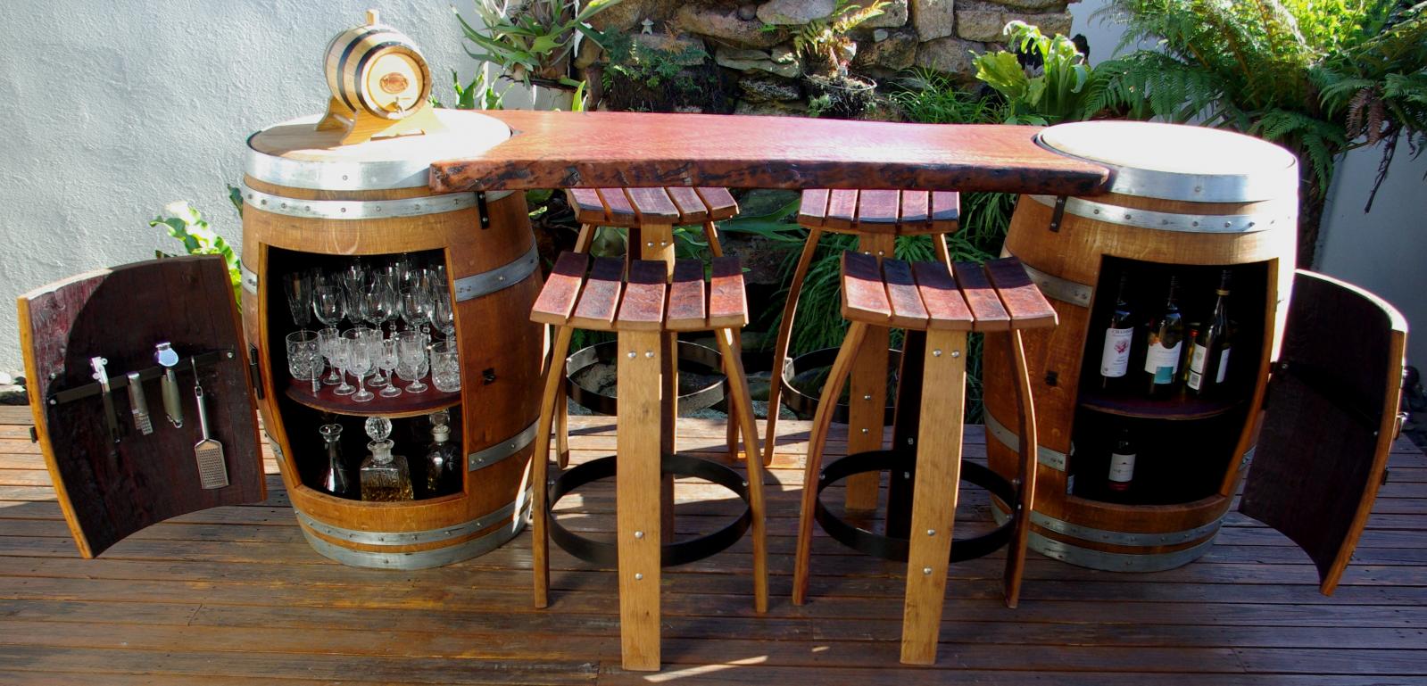 Bar with wine rack and bar accessories Furniture Hoppers