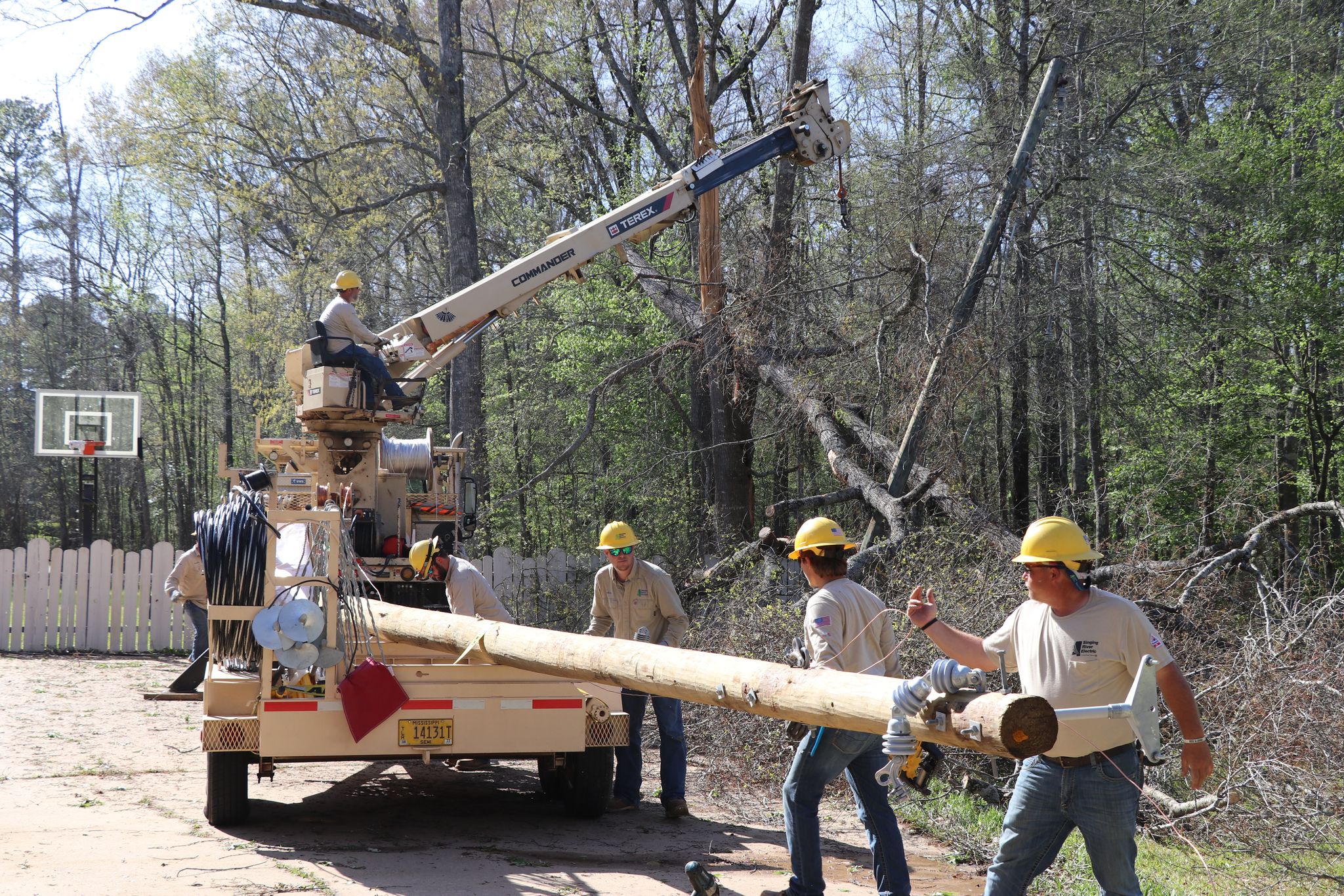 Singing River Electric sends linemen to East Mississippi Electric to