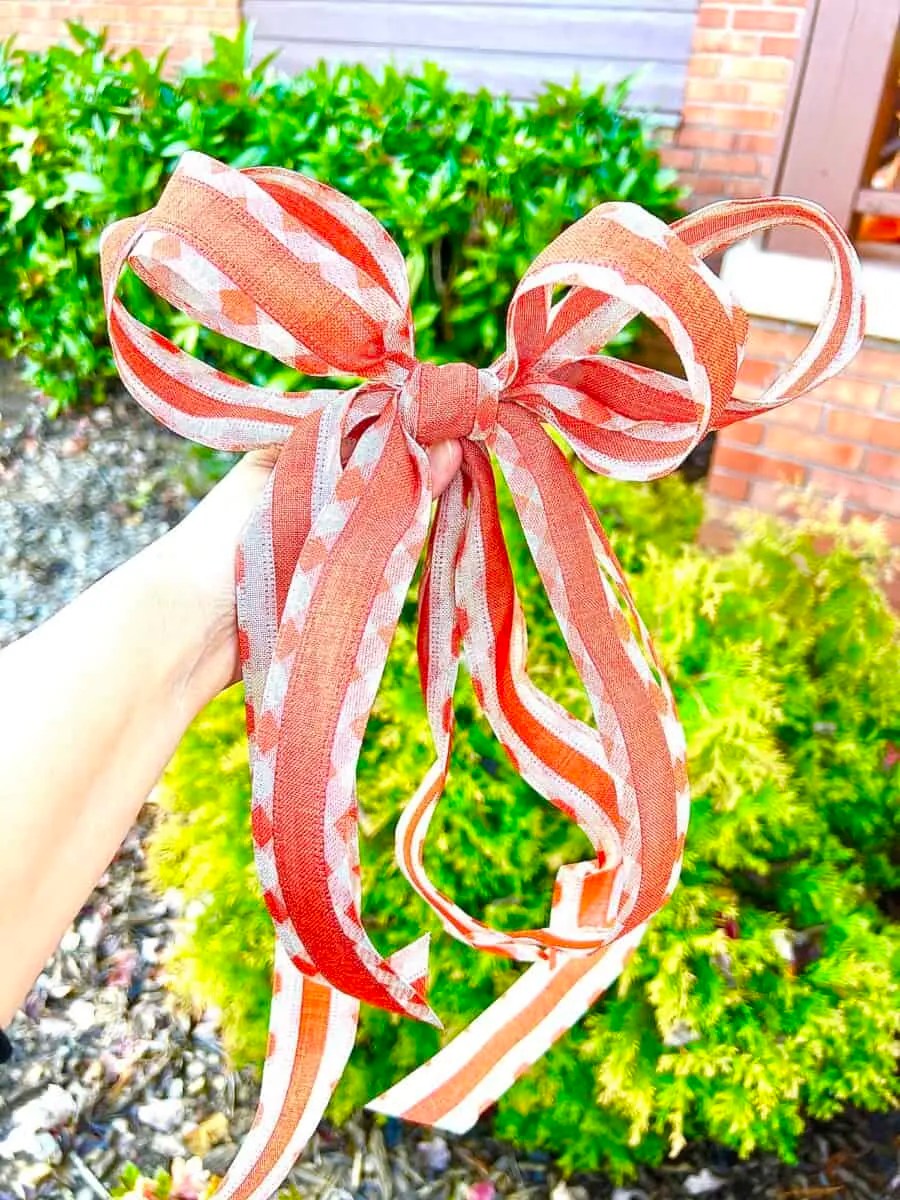 How to Make a Bow with Wired Ribbon (The Easy Way) Single Girl's DIY