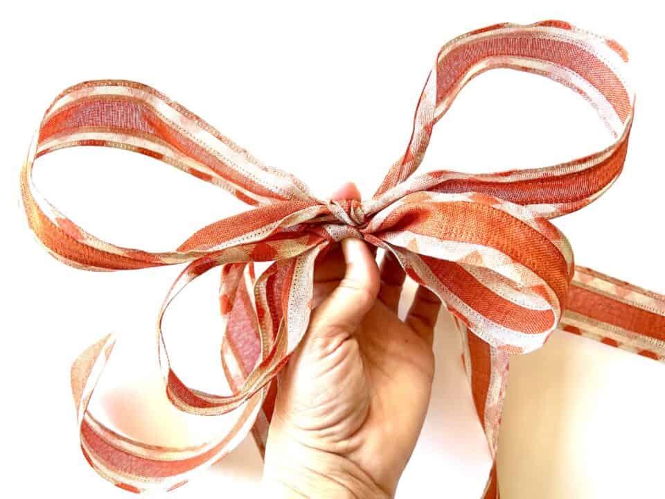 How to Make a Bow with Wired Ribbon (The Easy Way) Single Girl's DIY