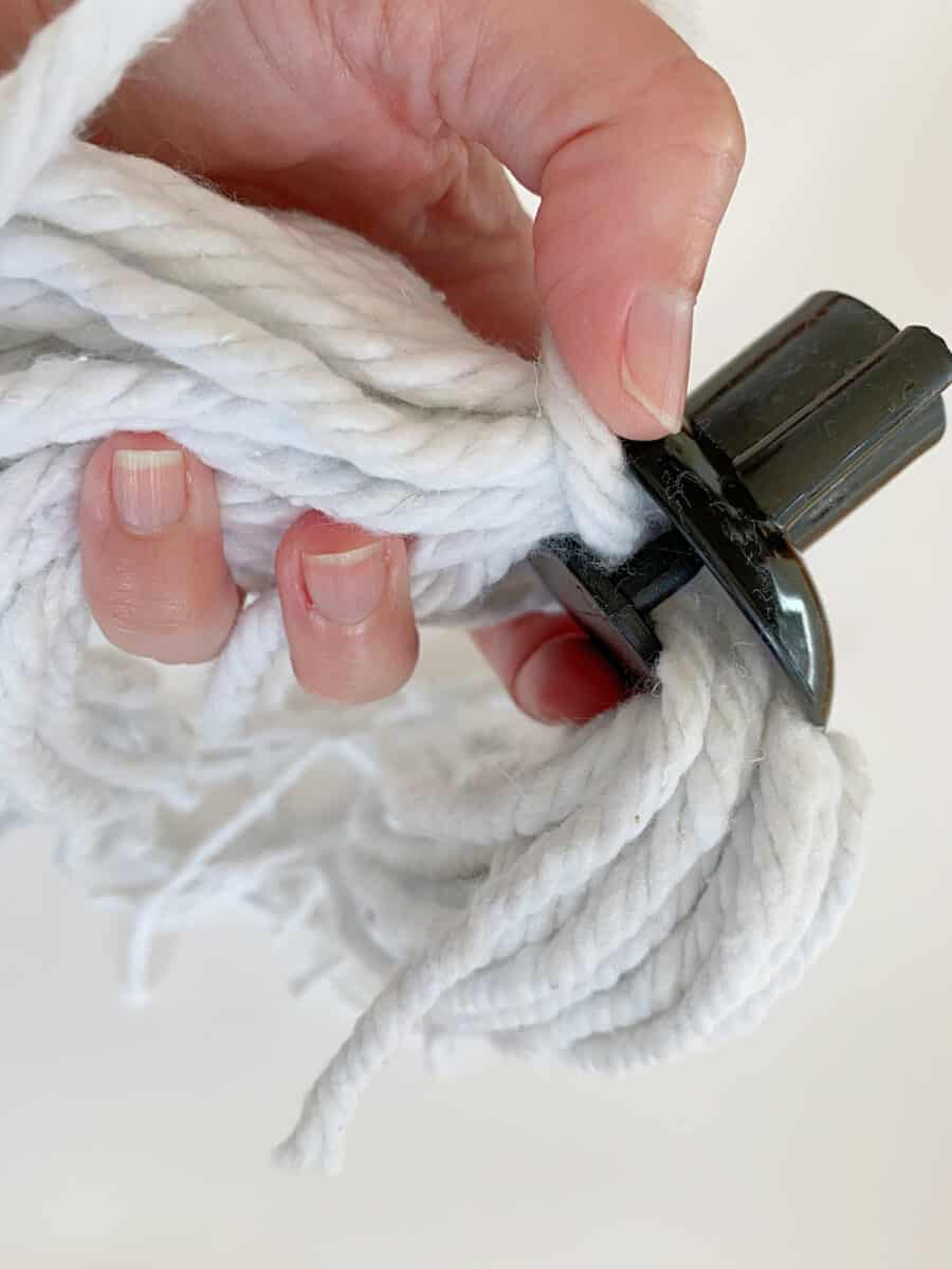 Easy DIY Mop Head Ghosts Single Girl's DIY