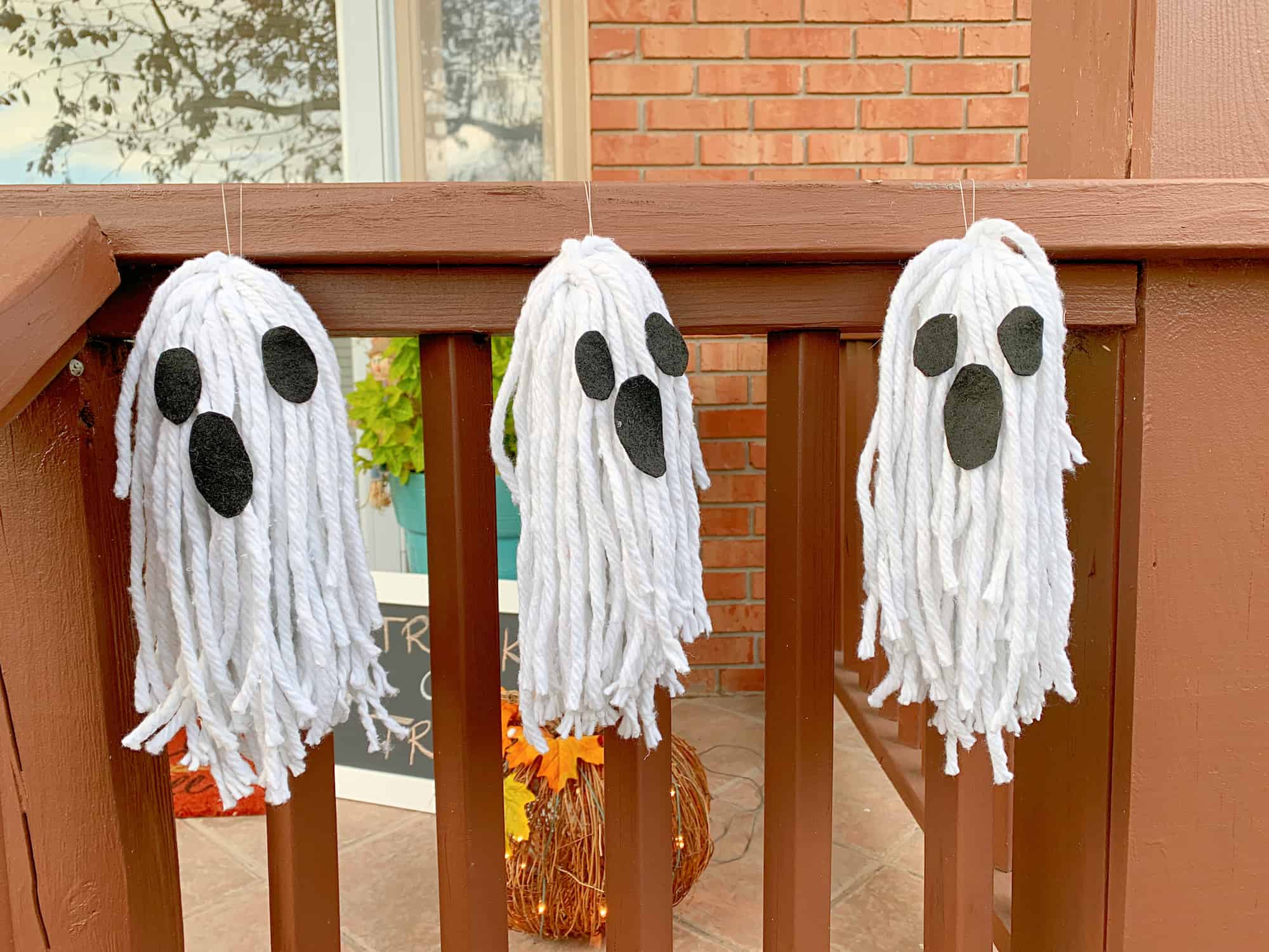 Easy DIY Mop Head Ghosts Single Girl's DIY