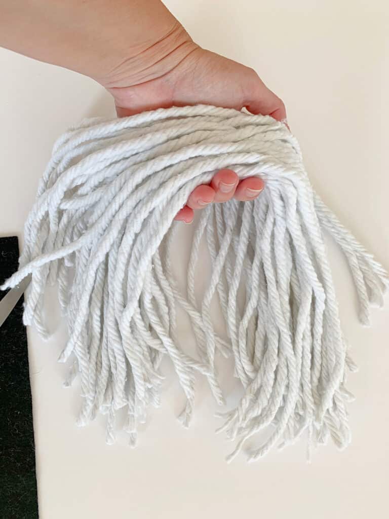 Easy DIY Mop Head Ghosts Single Girl's DIY