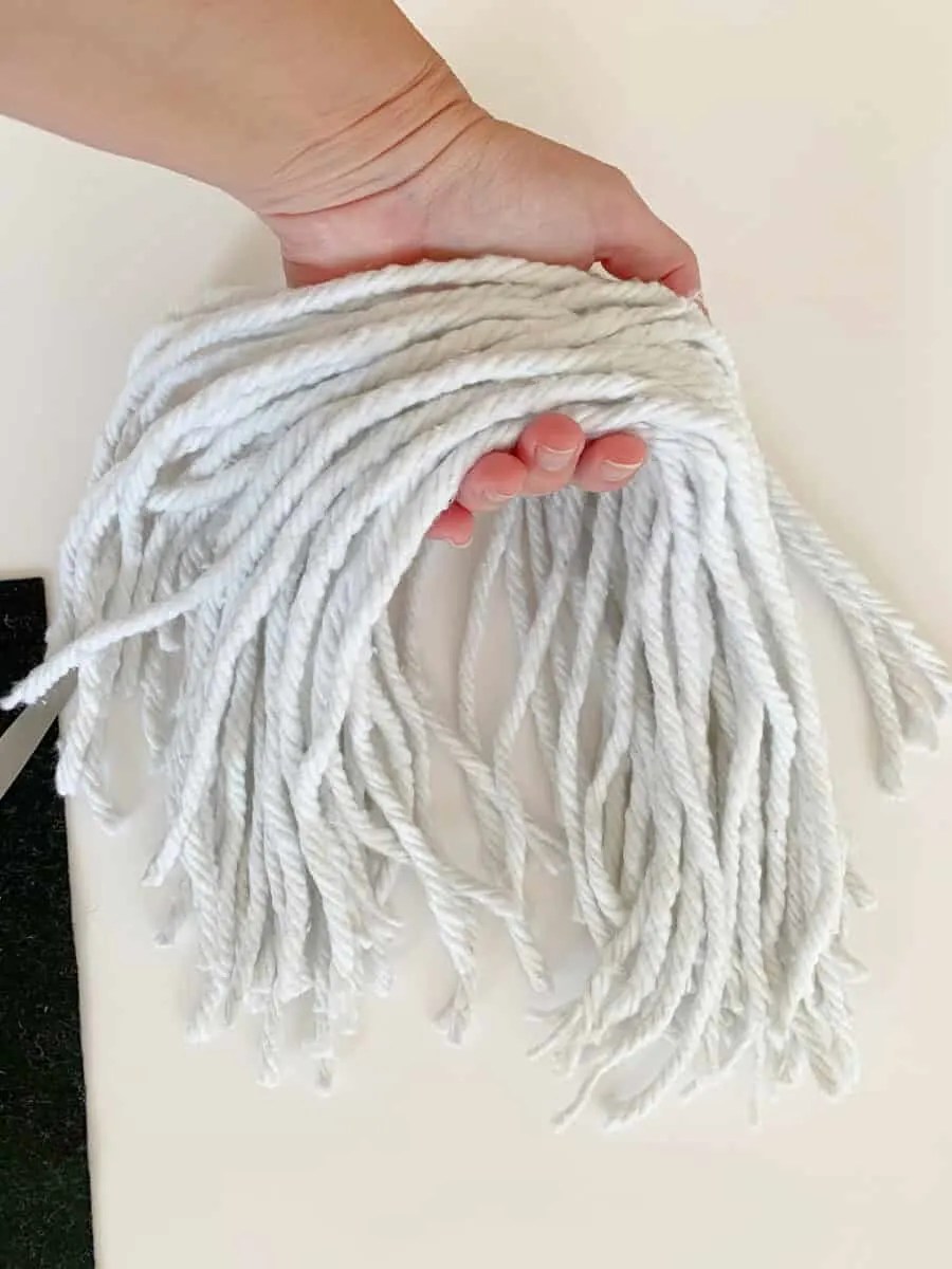 Easy DIY Mop Head Ghosts Single Girl's DIY