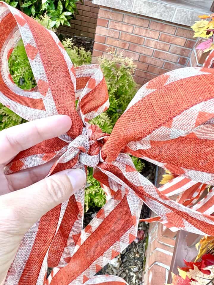 How to Make a Bow with Wired Ribbon (The Easy Way) Single Girl's DIY