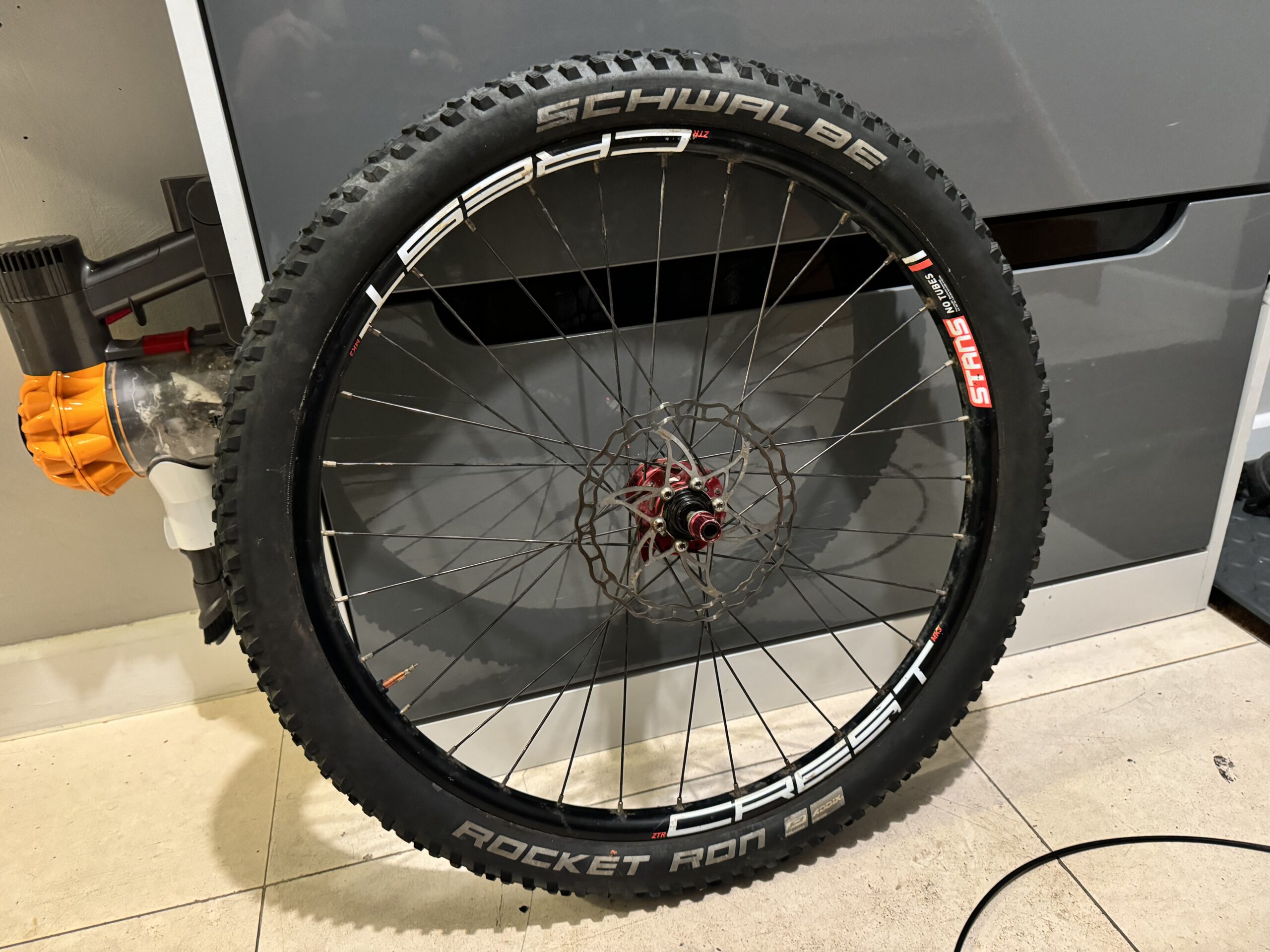 Exceptional 24" kids wheels with Stans ZTR Crest mk3 rims Singletrack