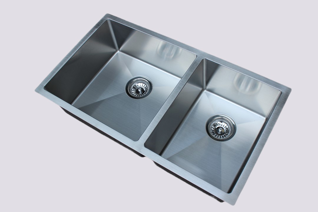 Handmade Stainless Steel Kitchen Sink 1 & 1/2 Bowls (80cm x 45cm) 2