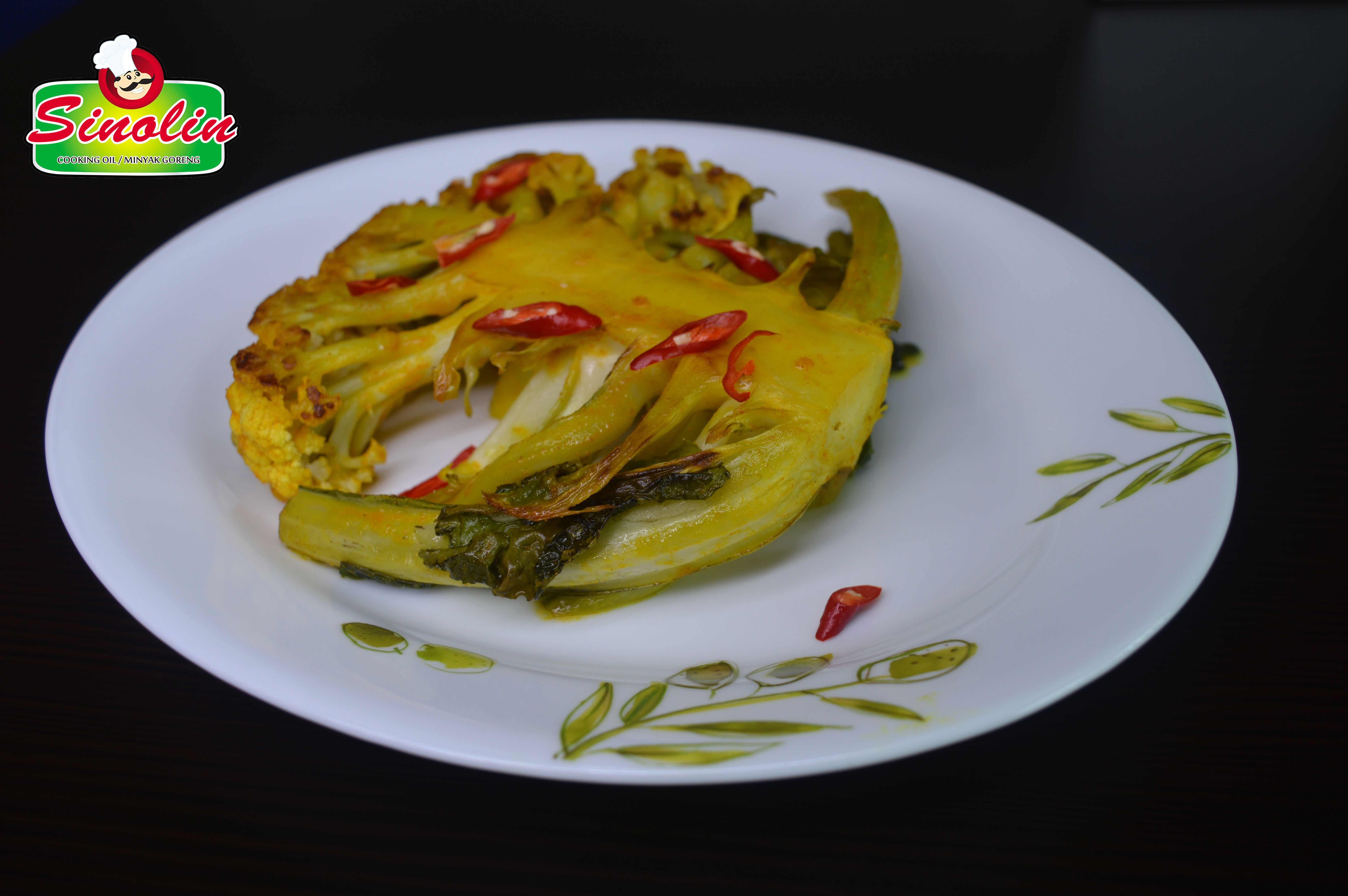 Turmeric cauliflower steaks by Dapur Sinolin Sinolin