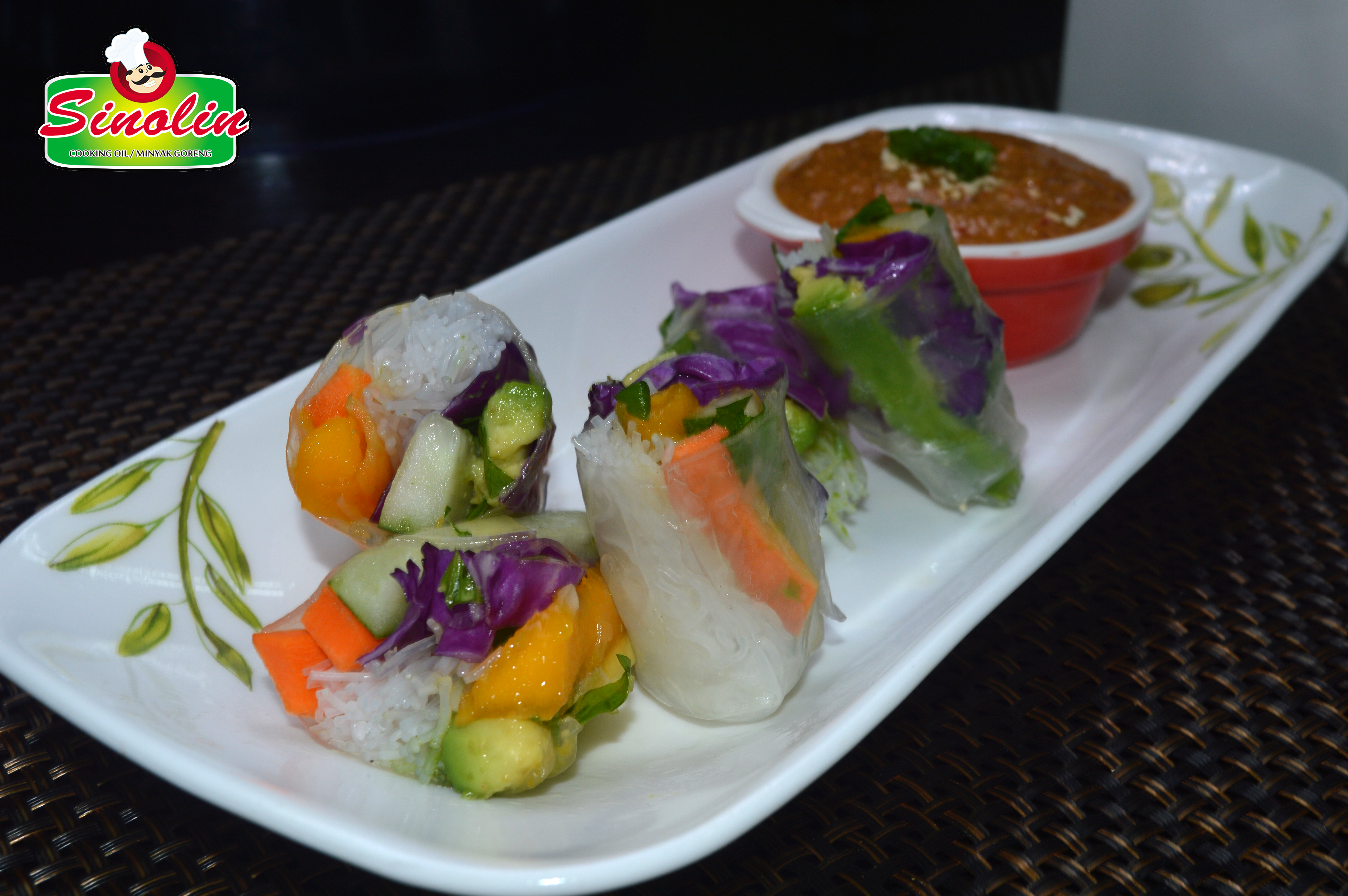Lumpia Mangga Alpukat dengan Saus Kacang Oleh Dapur