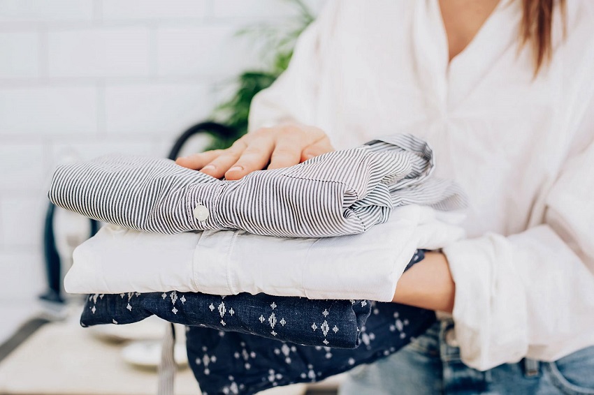 Does Wearing More Clothes Keep You Cooler?