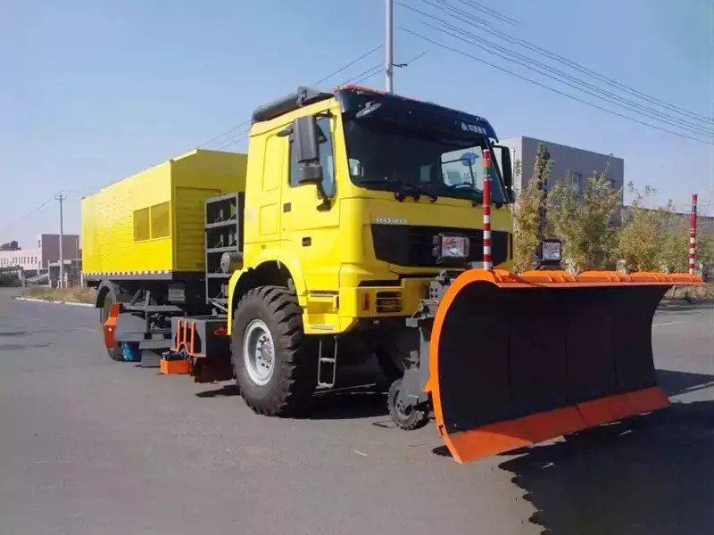 Snow Removal Vehicles Howo 4x2 100 Factory Price High Quality Truck