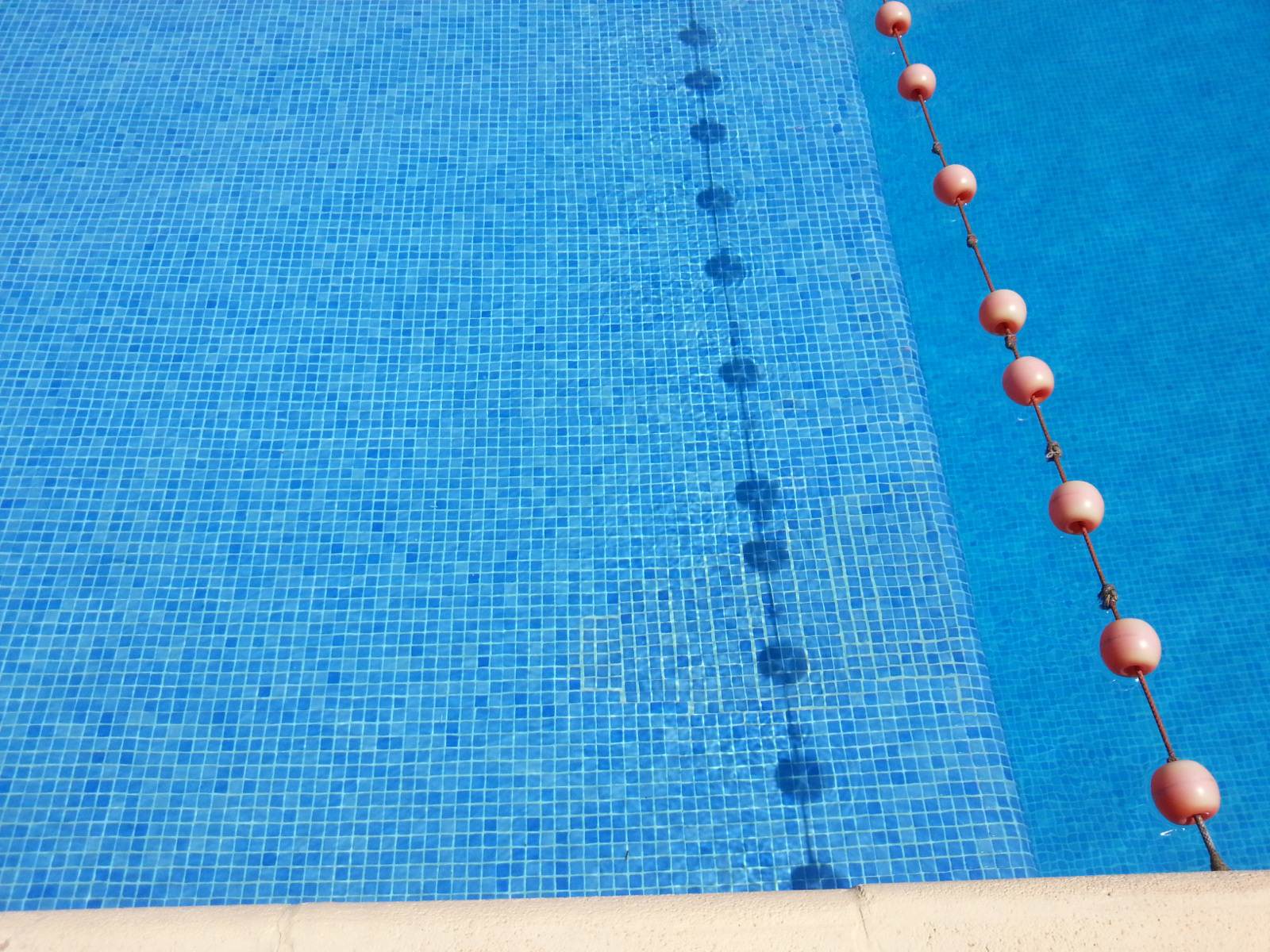 Underwater swimming pool tile repair Works in pools