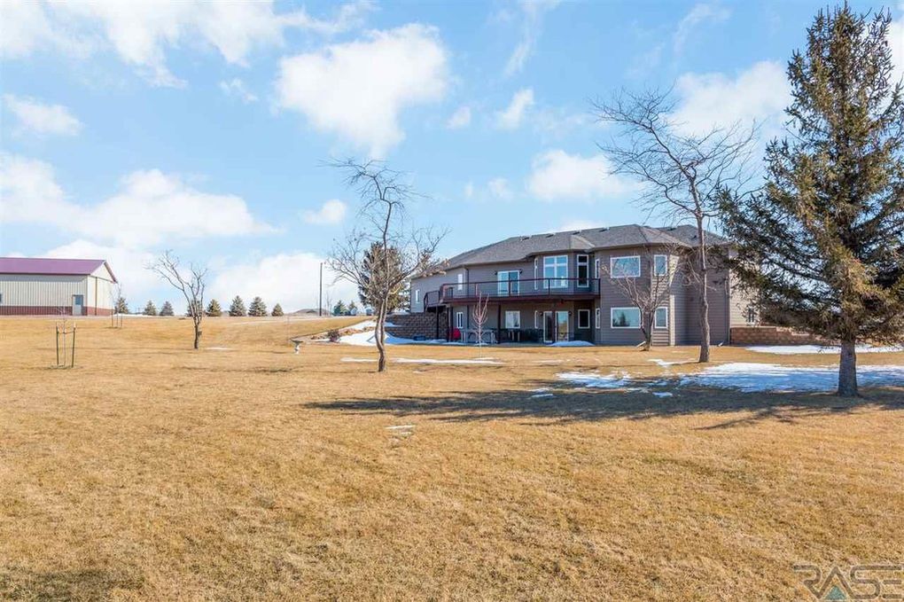 Top home sale Acreage northeast of Sioux Falls for 758,500