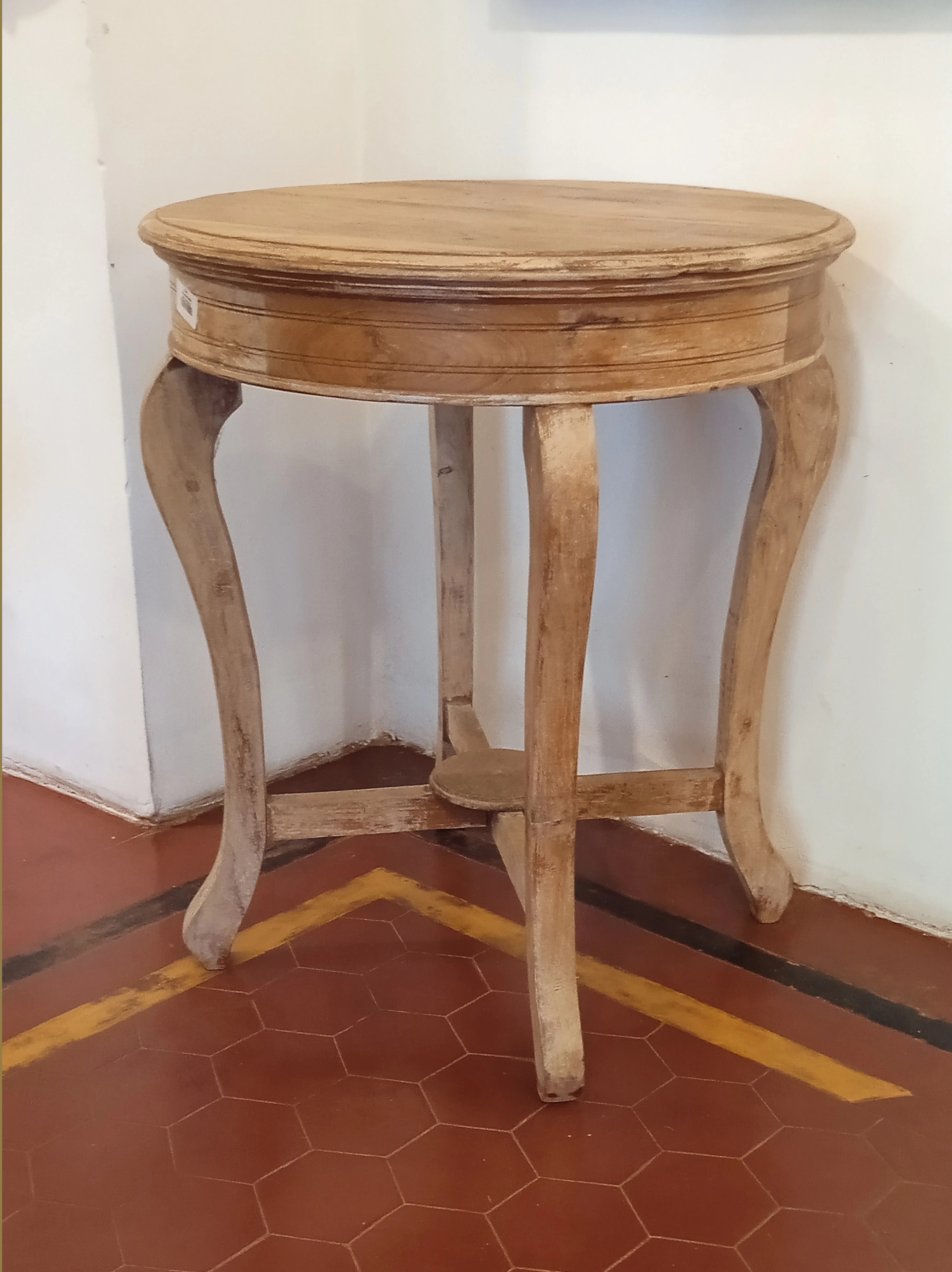 Round Vintage Table siroigoa