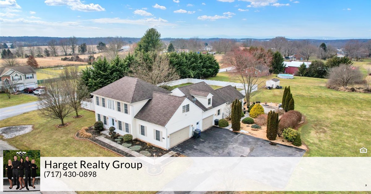 10 Amanda Dr, Littlestown, PA 17340