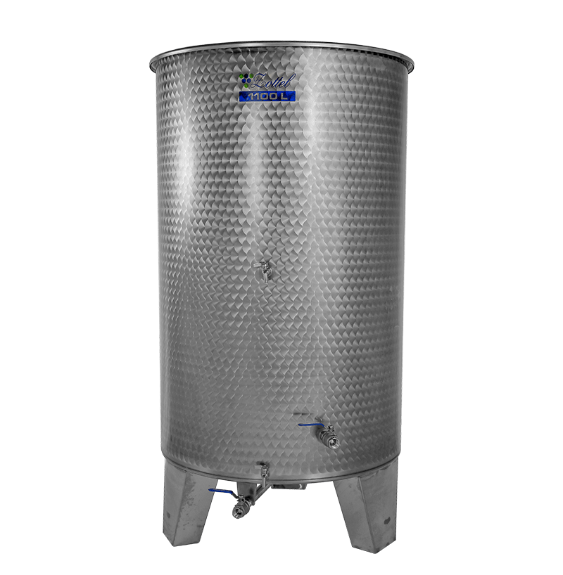 Wine tanks with 4 outlets