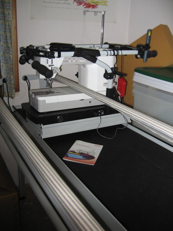 PFAFF Hobby 1200 GrandQuilter w/frame