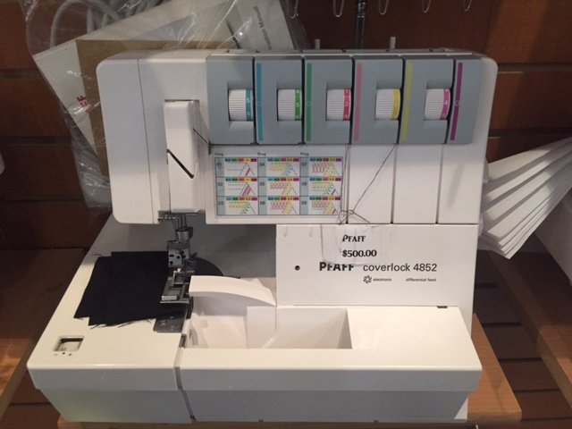 Pfaff Coverlock 4852