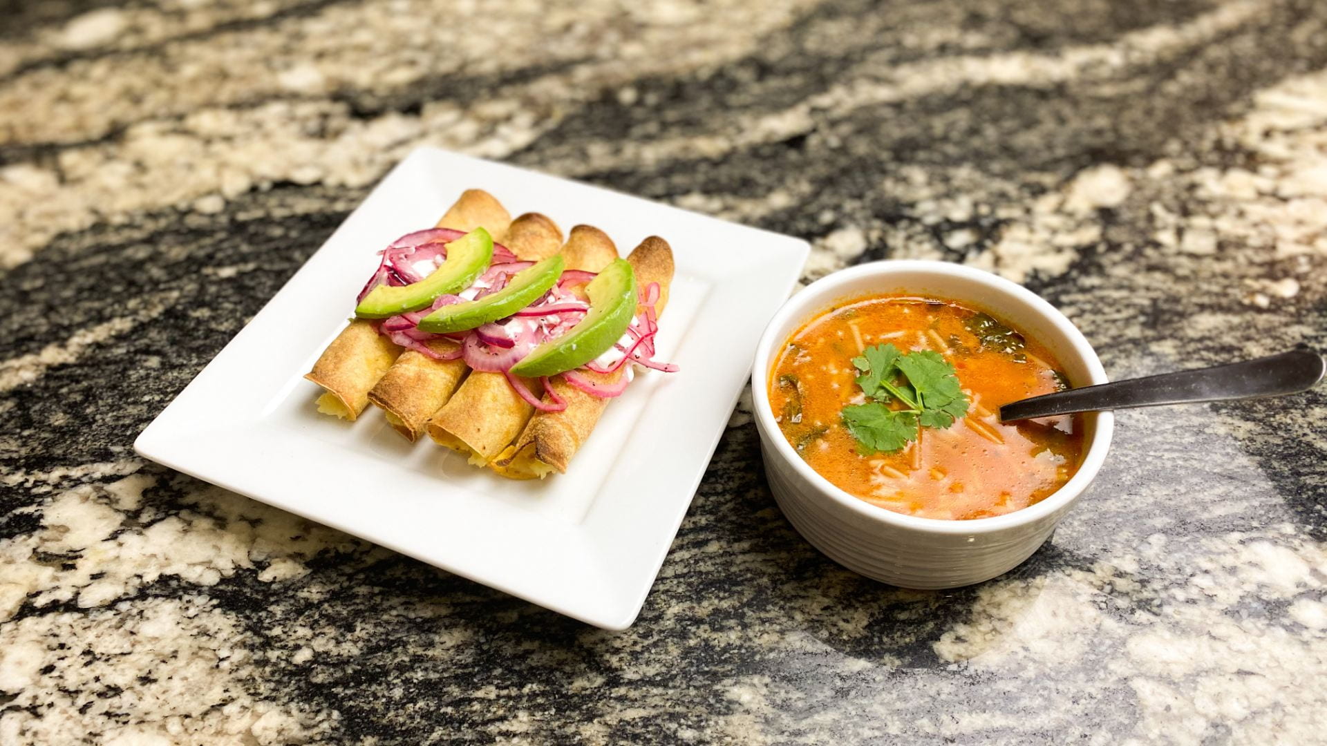 Flautas de Papa y Fideo MexicanMunchies