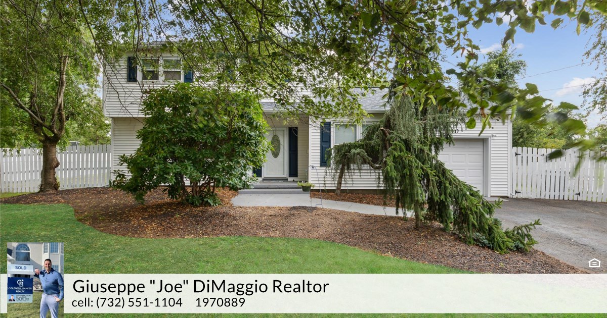 10 Holiday Rd, Manalapan Township, NJ 07726