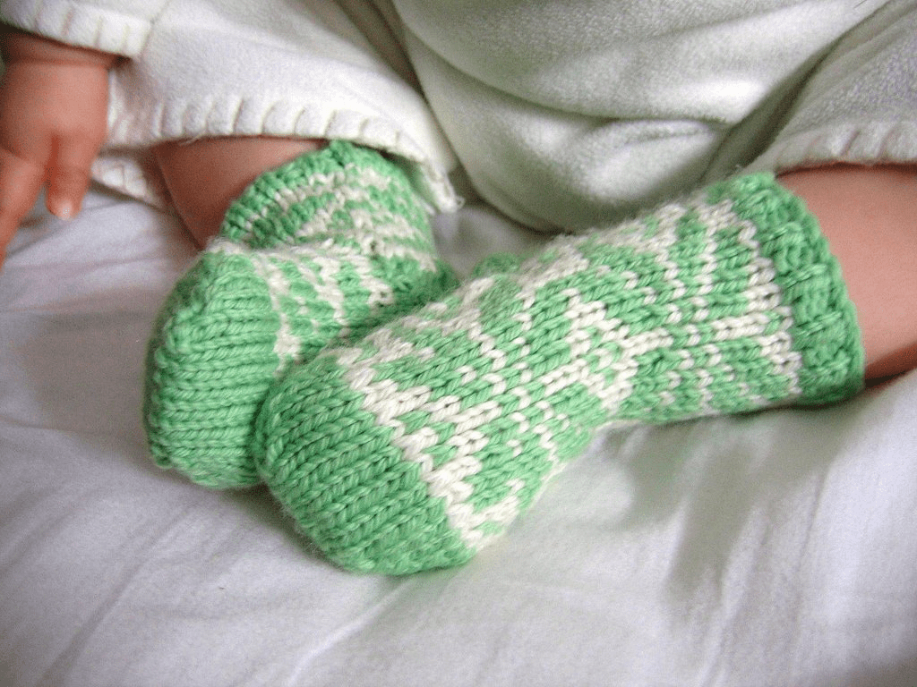 ItsyBitsy Fun knit Baby Socks Pattern ( SitnCrochet 2024