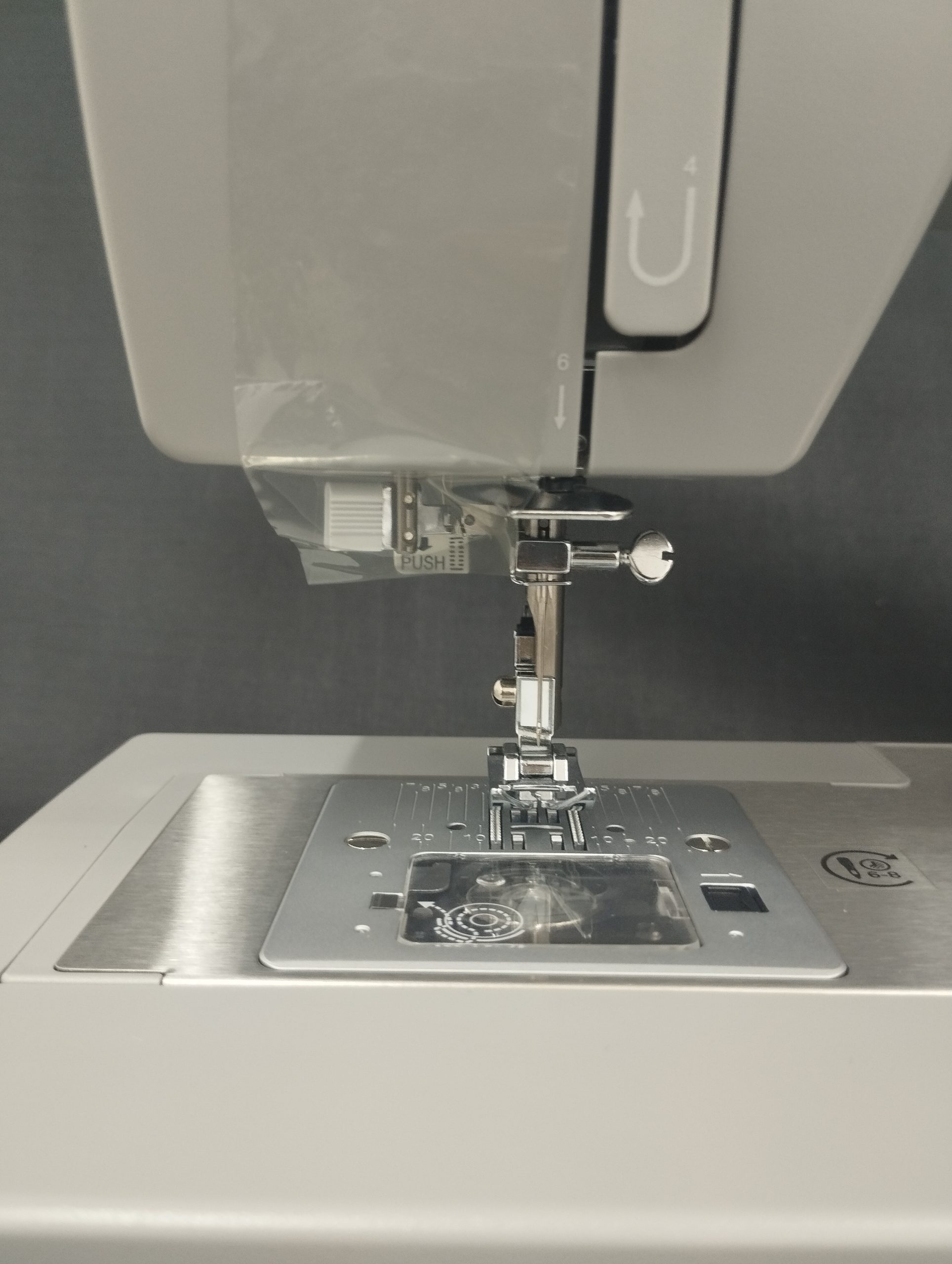 Máquina de Coser Singer Heavy Duty 4423 Sivenca Singer C.A.