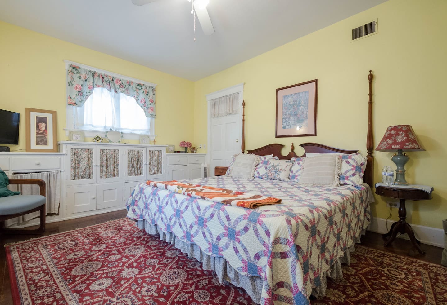 Annie’s Suite Six Acres Bed and Breakfast