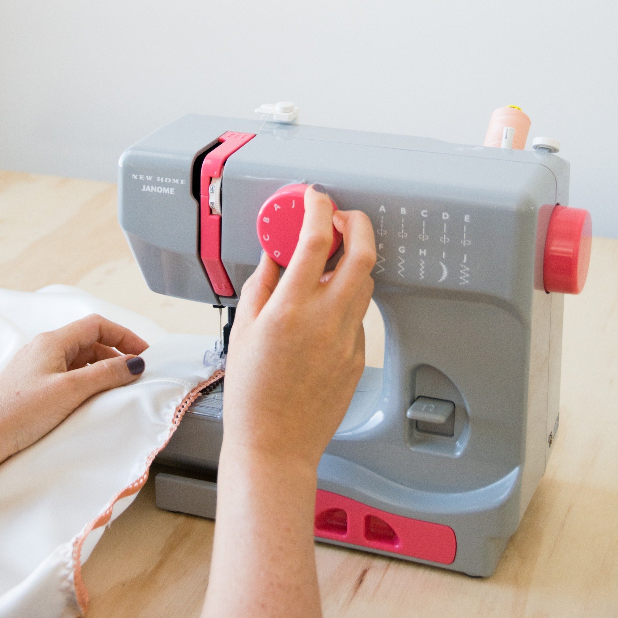How To Find The Right Sewing Machine According To Your Needs Six Bricks Press