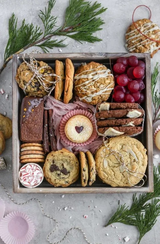11 Delightful Christmas Basket Ideas for Girlfriend to Spoil them Hard