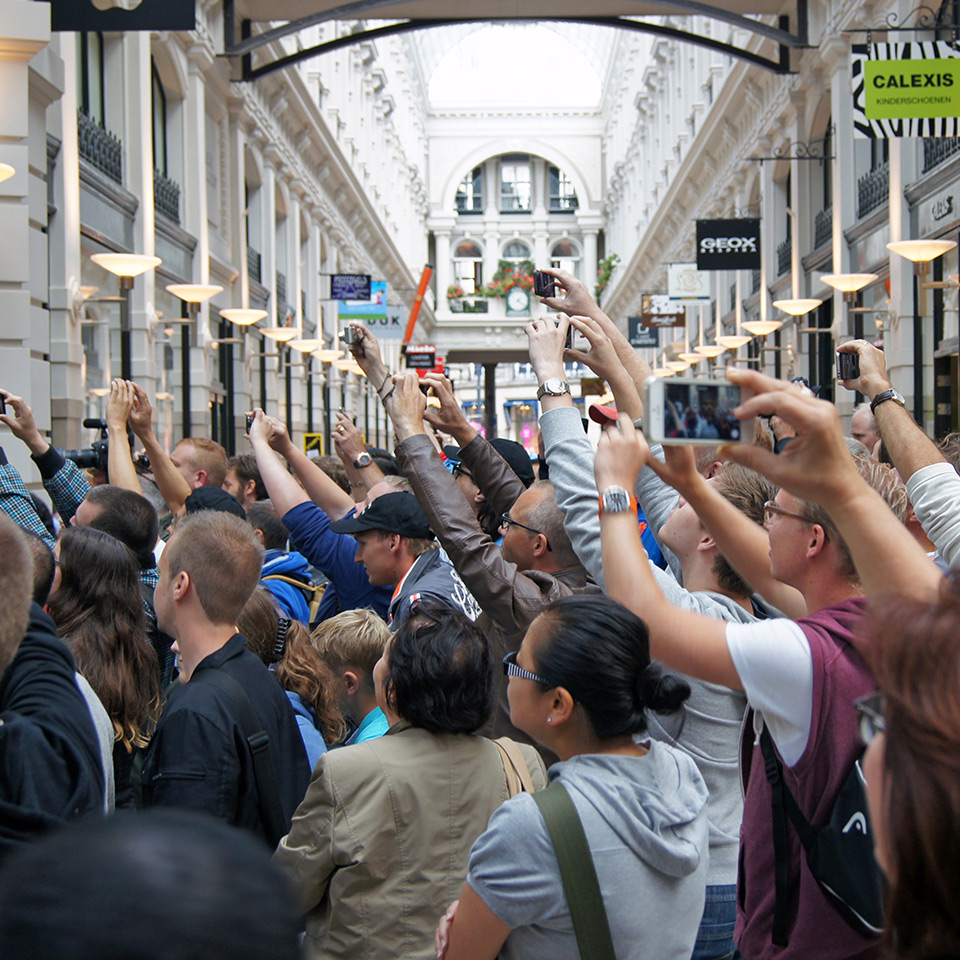Op bezoek bij de opening van de Apple Store in Den Haag SJOERDO