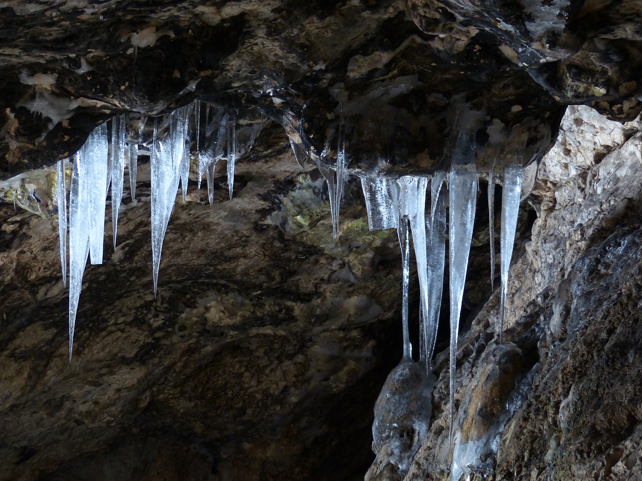 Discover Utah Top Ice Caves for Adventures Skeehive