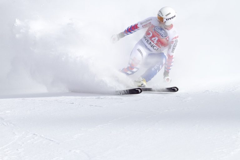 Parabolic vs. Straight Skis SkiingLab