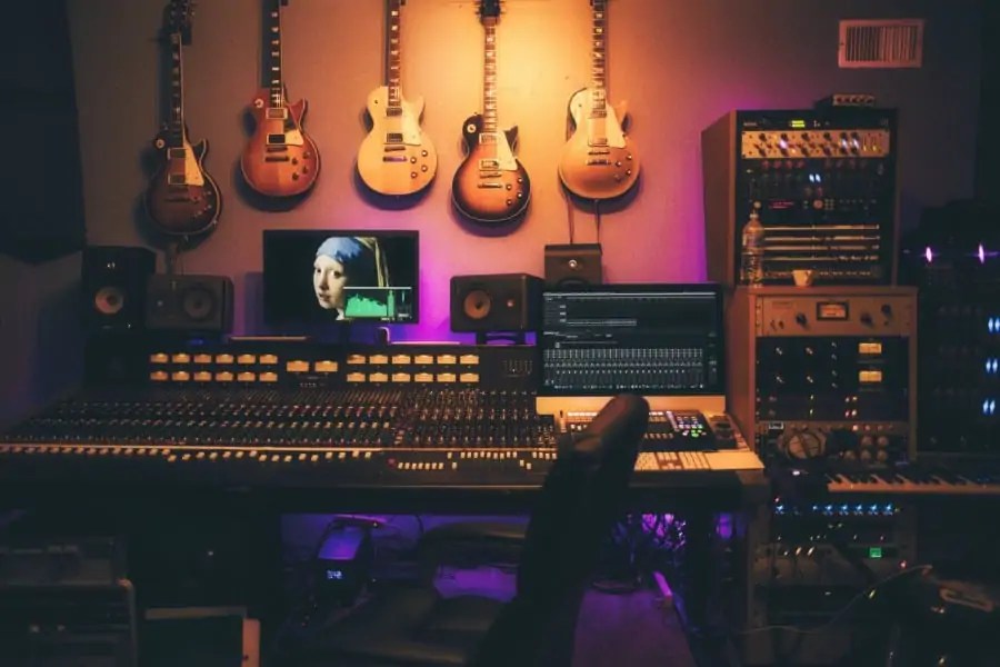 13 Best Online Music Production Courses 2024 [Free & Paid]