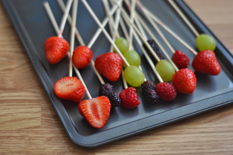 Party Food Ideas Fruit Dipped in Chocolate Skinnedcartree