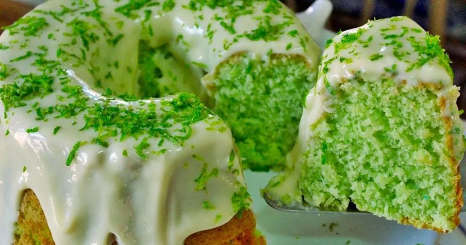 Bolo verde de limão com gelatina e iogurte Receitas