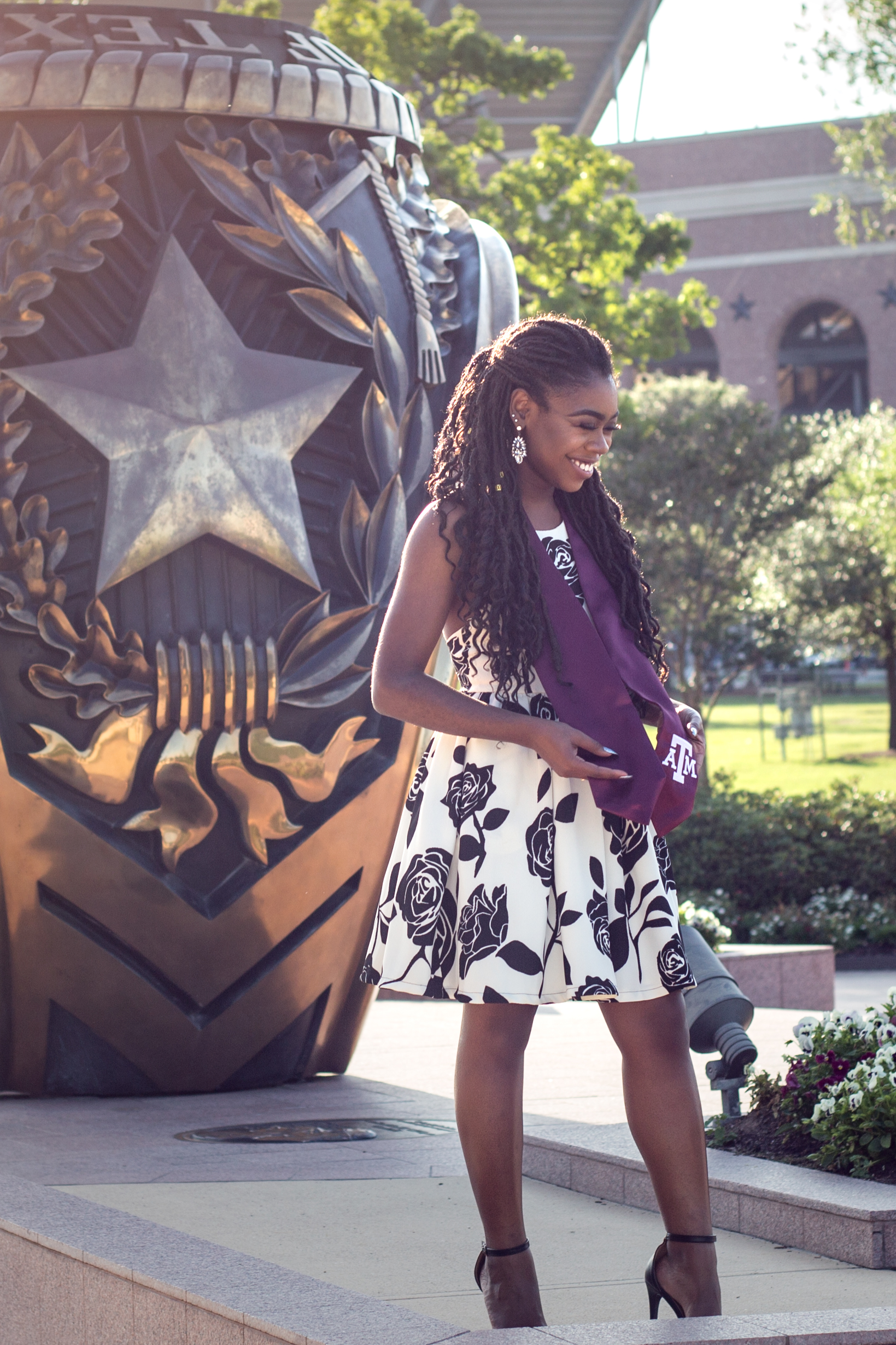 Dallas Portrait, Business Headshots, Graduation Photographer Skys the Limit Production