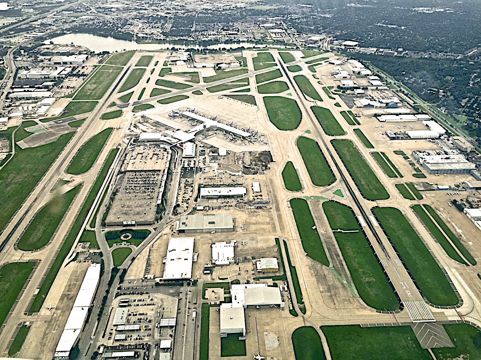 Dallas Love Field at 4500 heading west, looking north. SkyVector