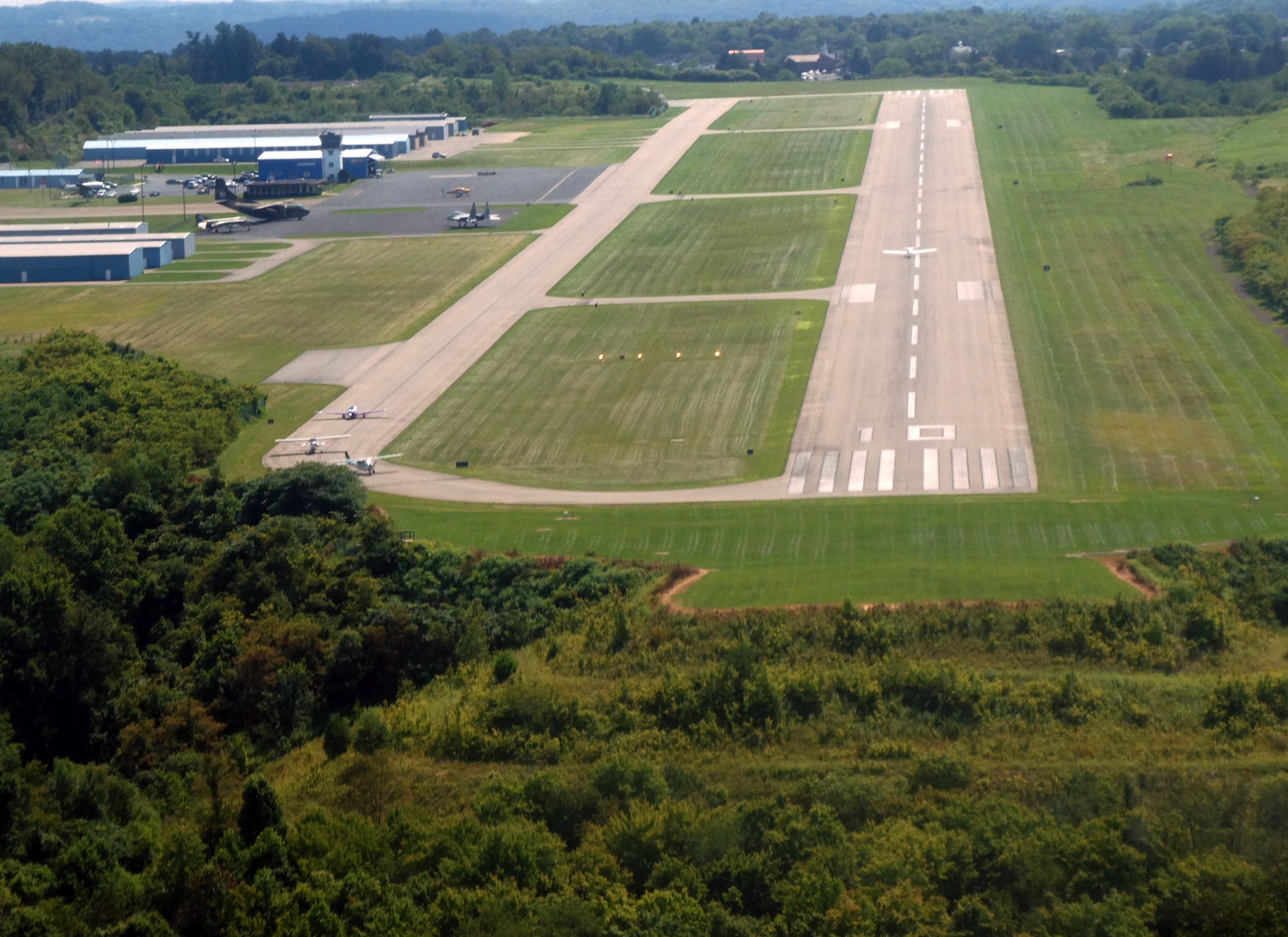 BVI runway 10 SkyVector