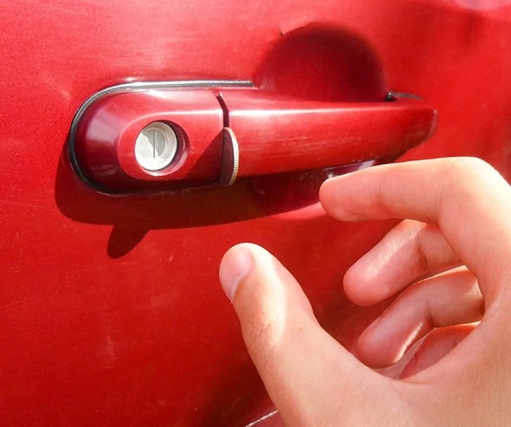 5 Tricks to keep your car safe from the thief