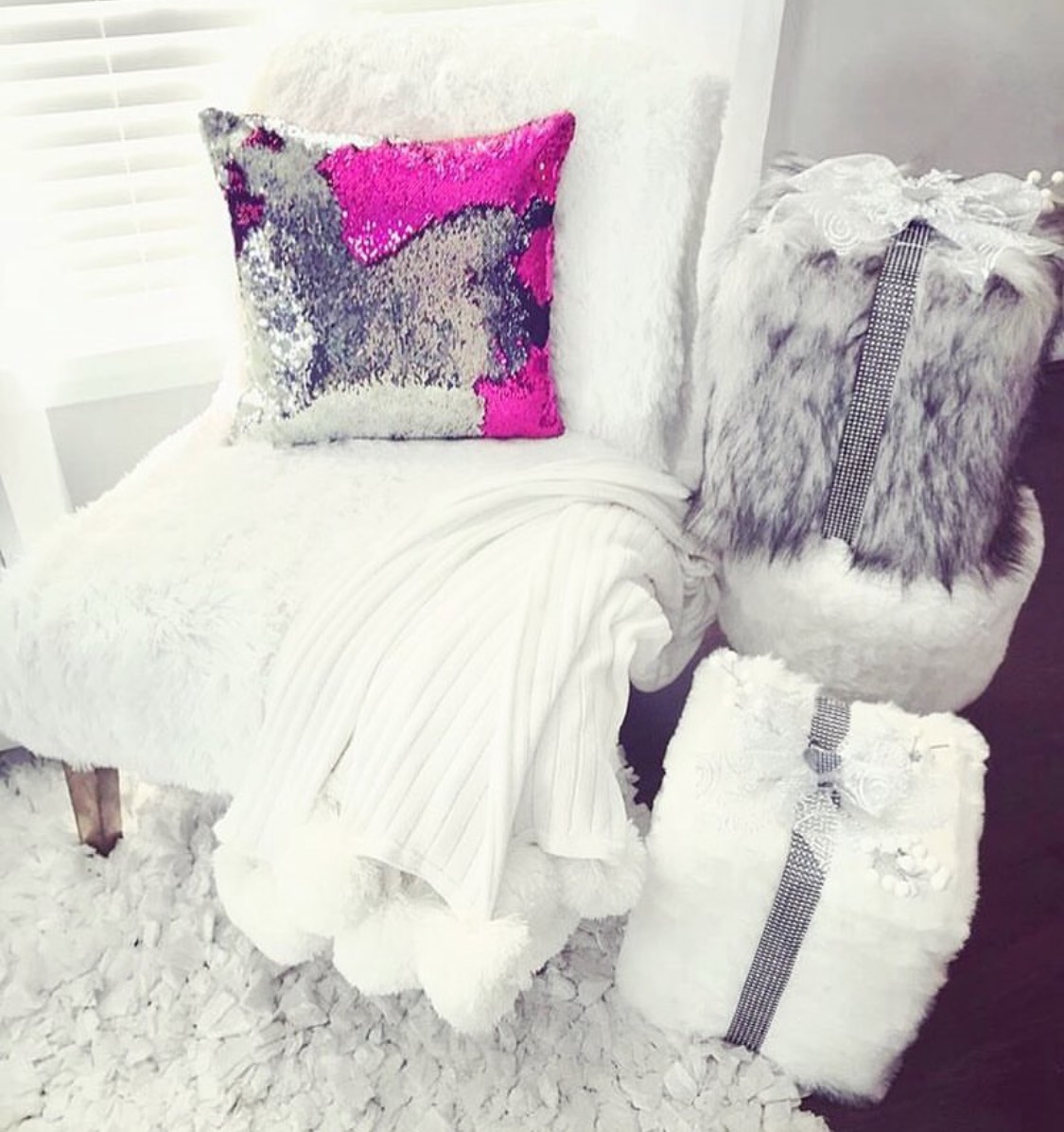 Purchase the most Luxurious sequin pillow at just 645