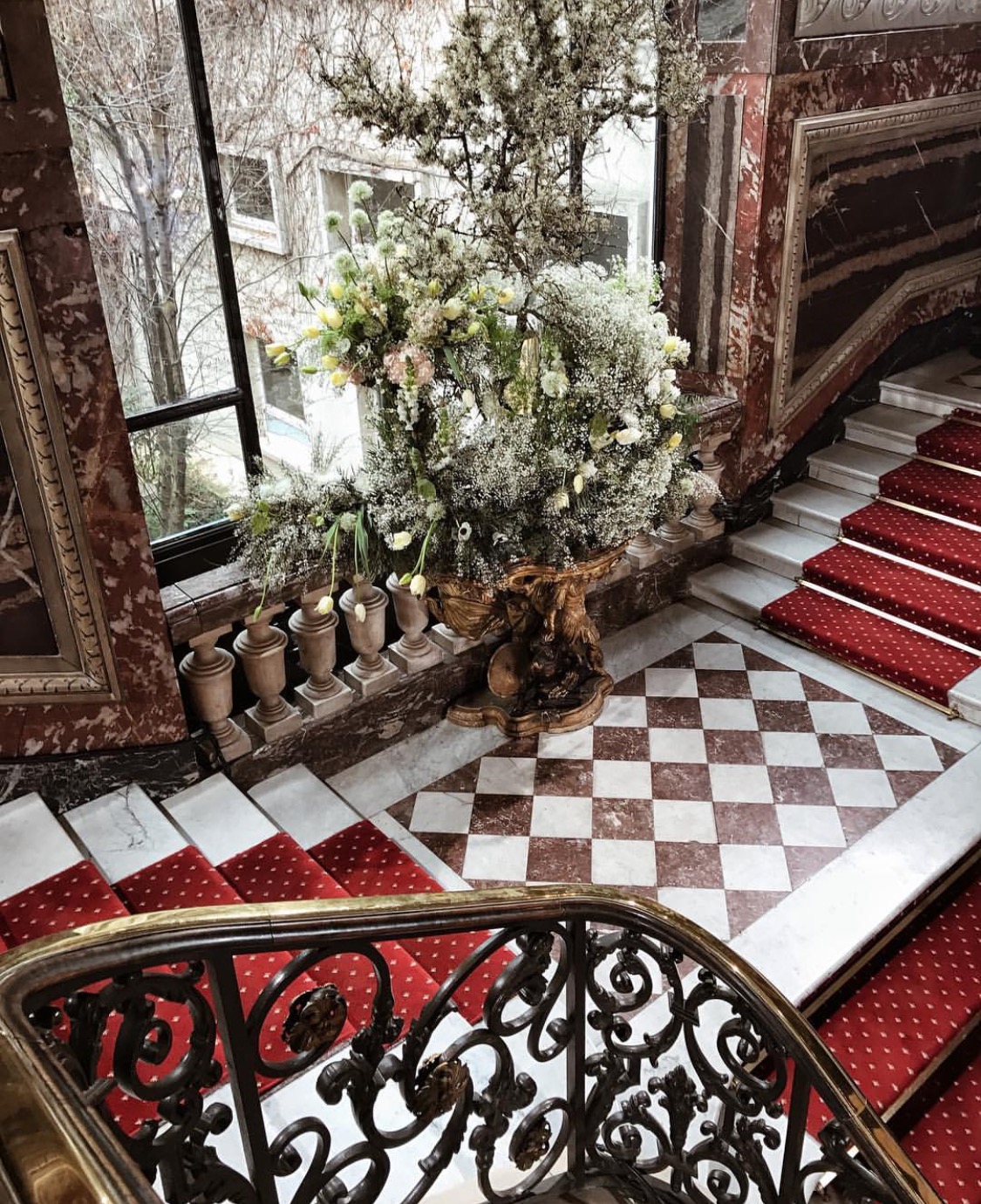 Putting your Christmas decorations up early makes you happier Slaylebrity