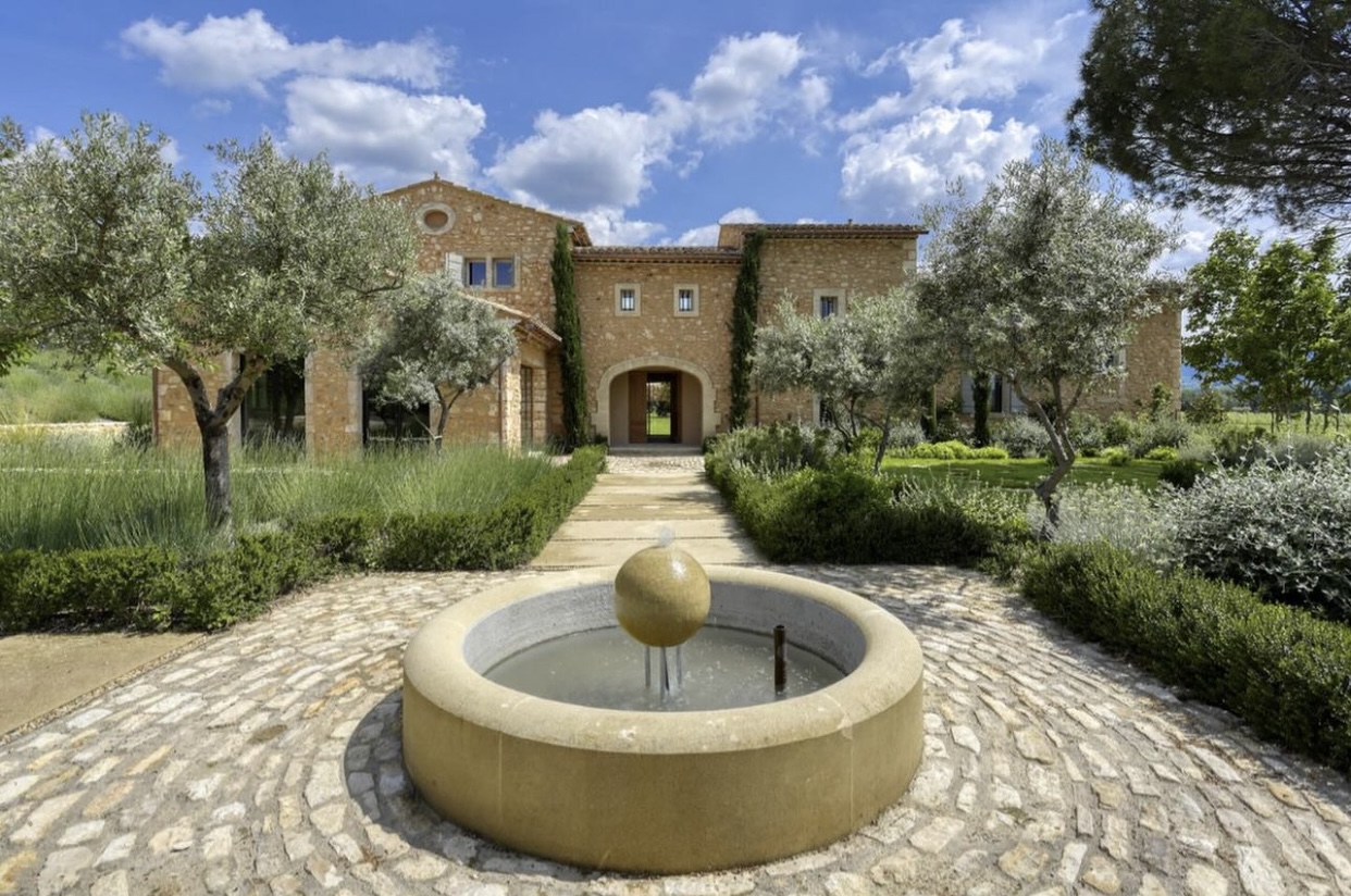 17 acres covetable estate Provence France FOR SALE Slaylebrity