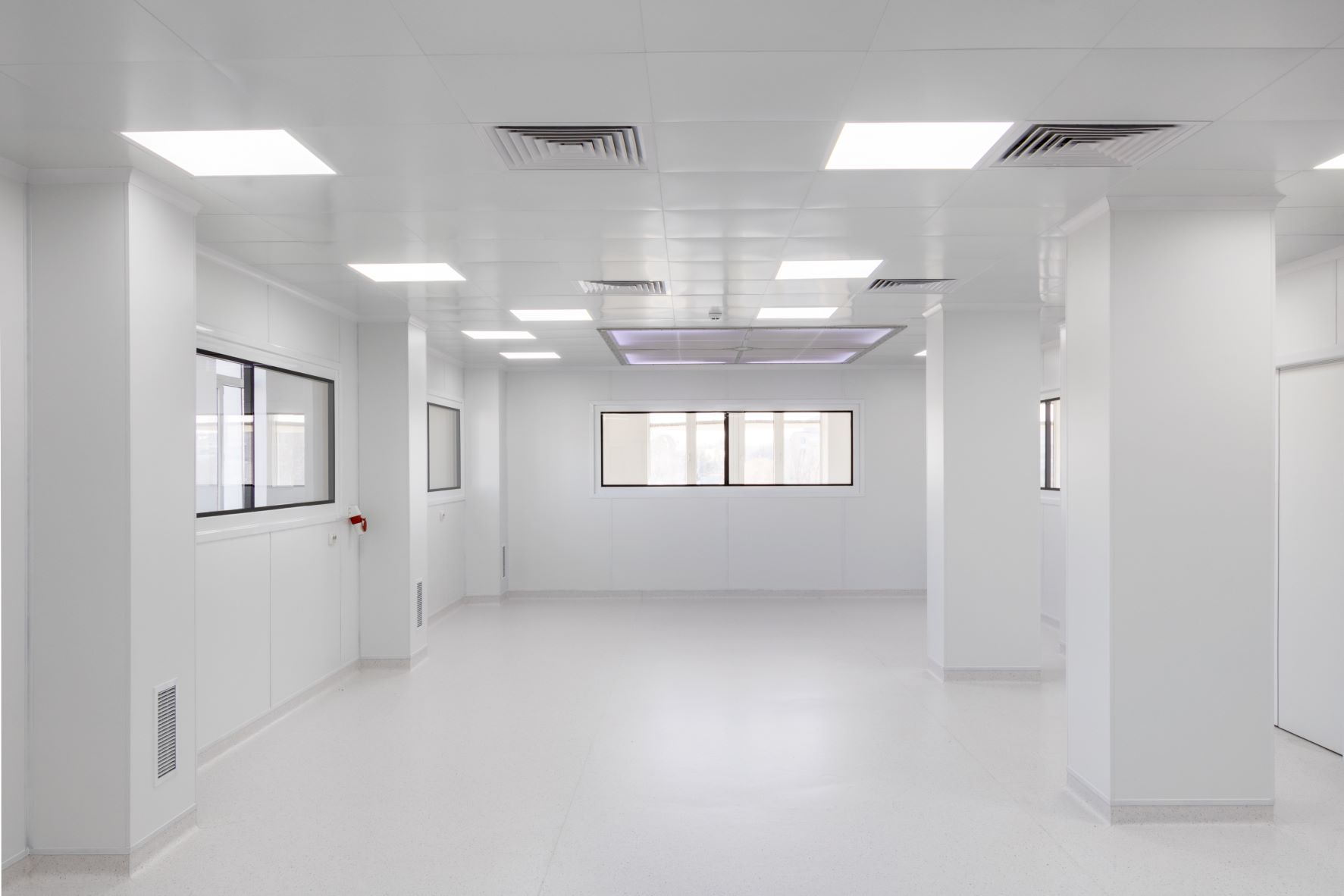 Design & Build of New cGMP ISO8 Cleanroom Suite Smithstown Light