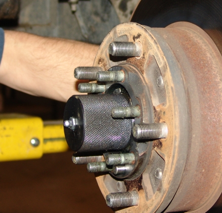 Greasing front spindle bushing - UZJ100 - Slee Off Road