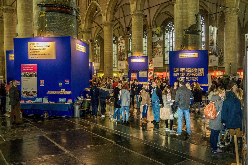 Drukte Tijdens Open Dag Universiteit Leiden | Sleutelstad